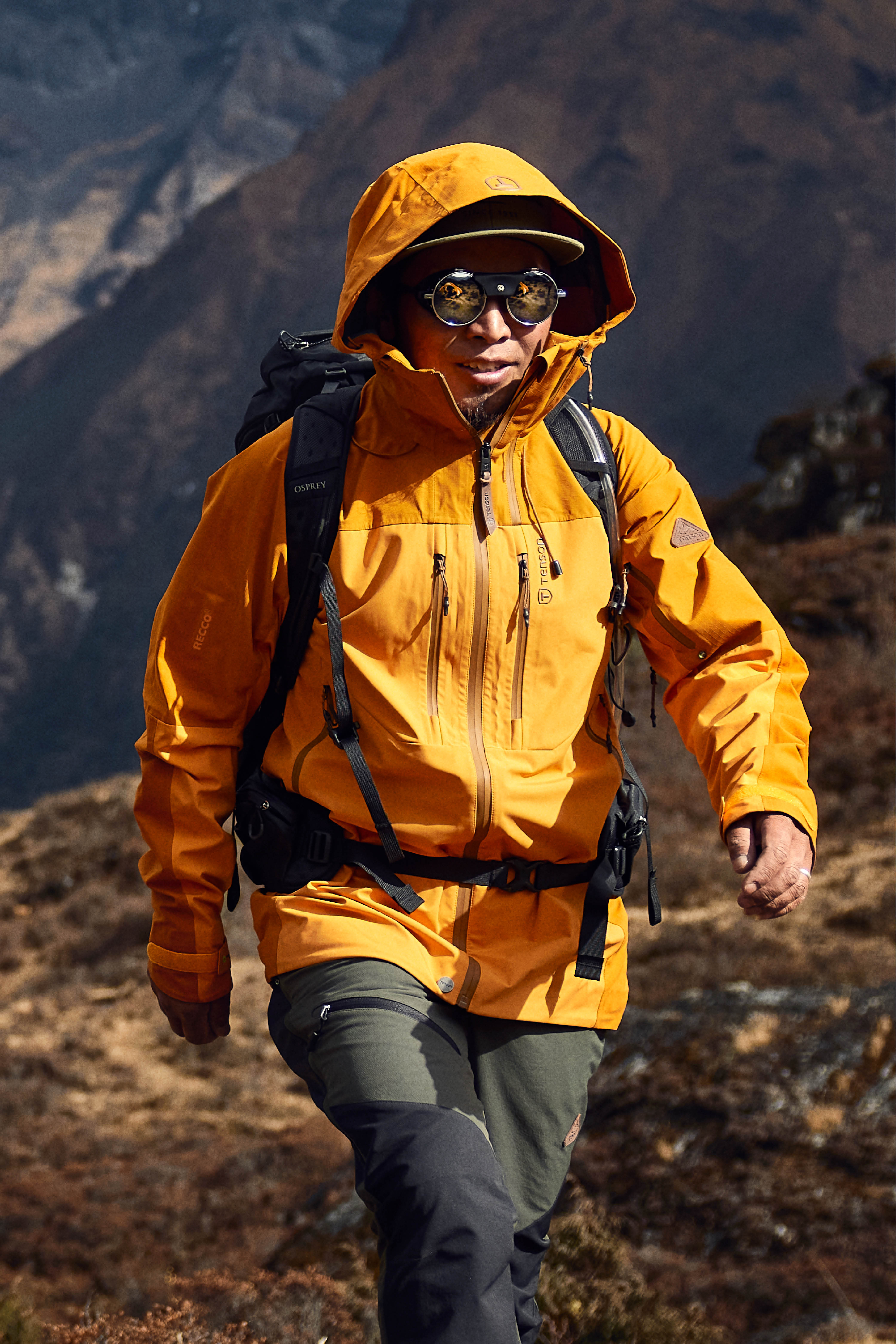 Hiking best sale shell jacket